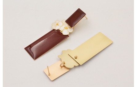 Pendientes perno rectangulo esmaltado granate con