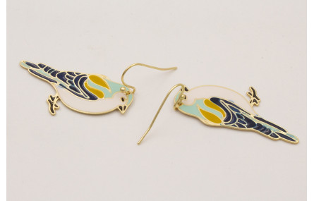 Pendientes gancho sencillo dorado mate con pájaro 