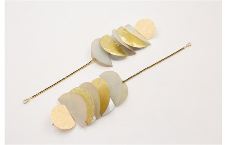 Pendientes perno semi disco rugoso con lentejuelas