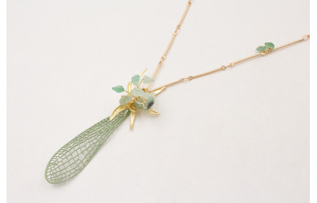 Collar largo cadena listones dorado mate con colga