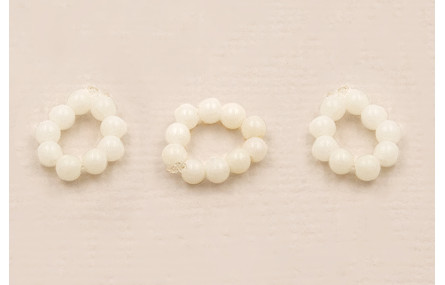 aro de 9 Bolas de Coral Blanco de 2mm