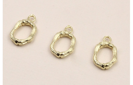 Colgante Letra O latón Dorado 15*10mm