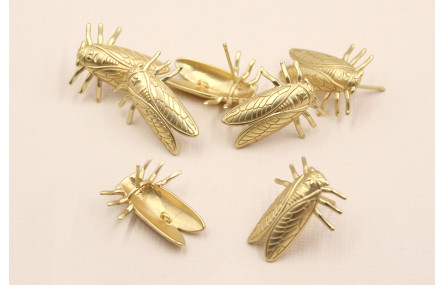Pendiente Cigarra 24*20*5mm dorado Mate