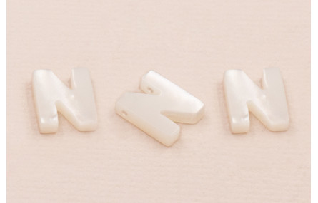 Letra Nacar N 10mm agujero horizontal superior