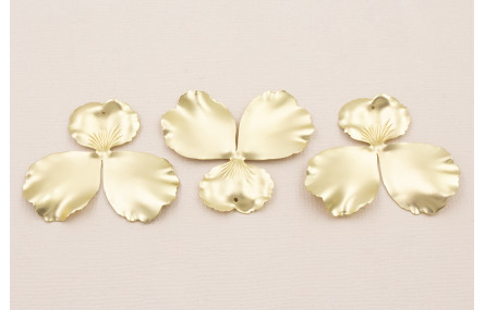 Cuenta Flor 3 Pétalos Oro Mate 40*35mm