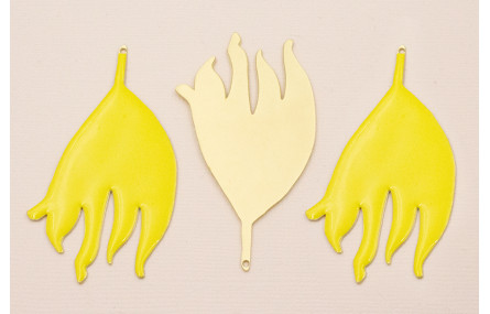 Flor esmaltada plana Amarilla 67*37mm Dorado Mate