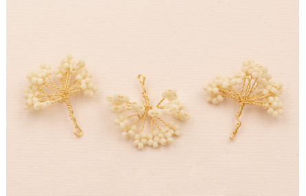 Ramillete 16 pétalos de Abalorio  20*20mm Crema