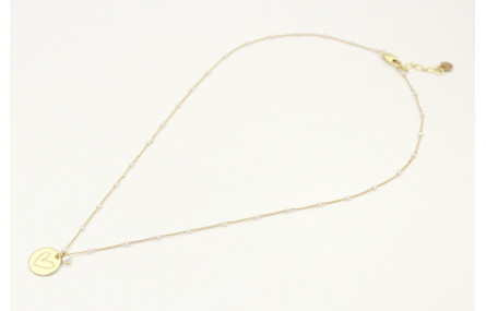 Solitario con cadena de microperlas y colgante cha