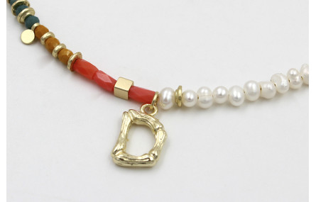 Collar con tubos facetados salmón, bolas mostazas,