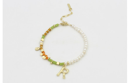 Pulsera con rectangulos facetados verdes, bolas mo