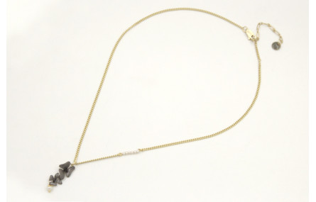 Collar cadena eslabón plano dorada mate con perlas