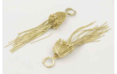 Pendientes medusa dorado mate. Largo 8cm.