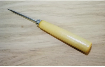 Punzón mango madera 15cms