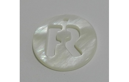 Letra calada 15mm Nacar R