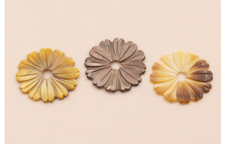 Flor Labrada Nacar Oscuro de 23mm diámetro