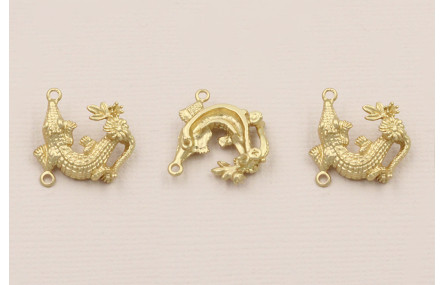 Colgante cocodrilo 20*18*4mm Dorado Mate