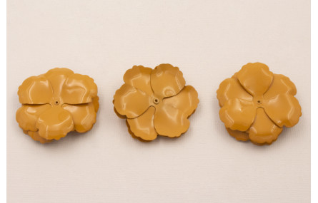 Flor sobrepuesta 42mm 4 capas Esmalte Arcilla