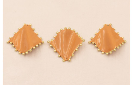 Colgante Rombo eslamtado con ribetes 26*26mm Ocre