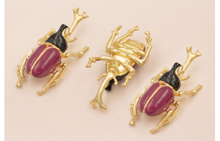 Escarabajo 60*30 Oro Mate, Negro y morado