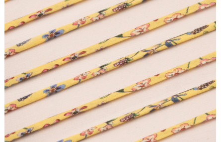 Lazo 4mm Liberty Flores sobre fondo mosraza