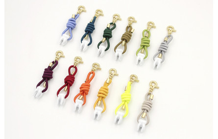 Llavero cordón goma verde menta con muela blanca y