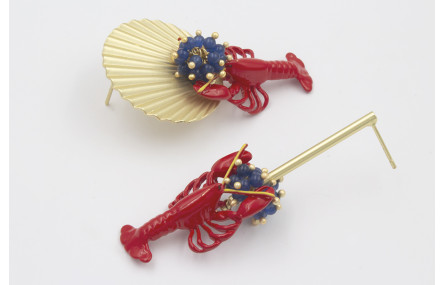 Pendientes asimetricos con perno listón dorado mat