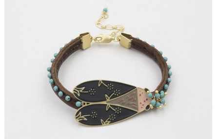 Pulsera cuero cosido relleno marrón con polilla ve