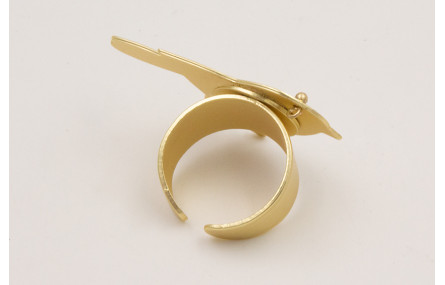 Anillo con pájaro plano esmlatado marrón,beige y v