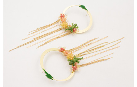 Pendientes aro dragón esmaltado verde con flecos c