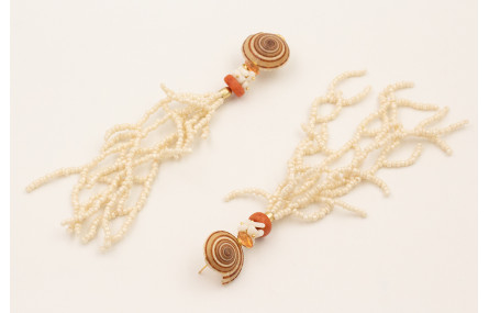 Pendientes perno caracola redonda con flecos rama 