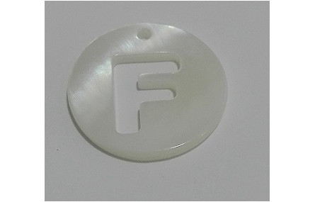 Letra calada 15mm Nacar F