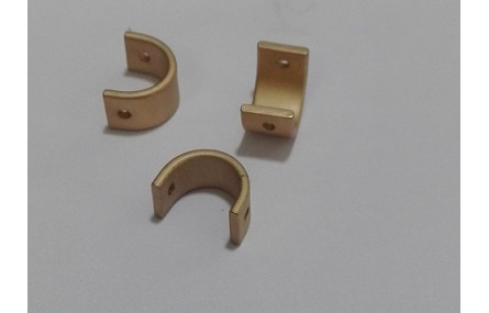 Pieza en U 8*6mm doble agujero oro mate