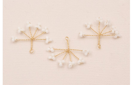 Cuenta Ramillete 6 pétalos 20*15mm Blanco