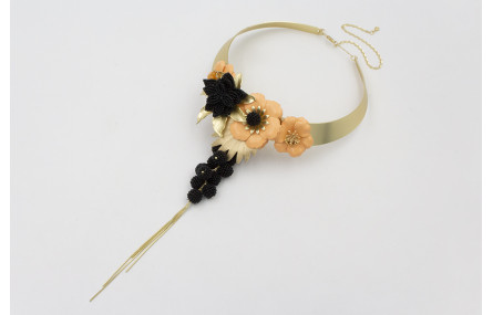 Collar lamina dorado mate con fleco bolas de abalo