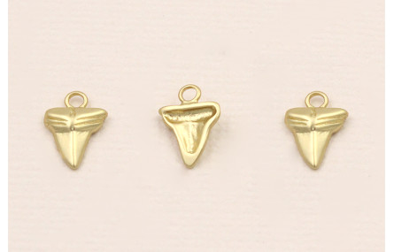 Colgante Diente Tiburón 10*7*2mm Dorado Mate